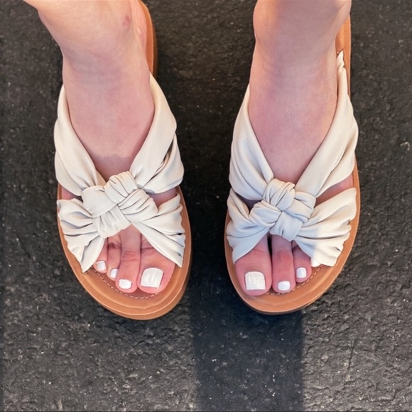 Soda Shoes - Ivory vegan leather knot sandal